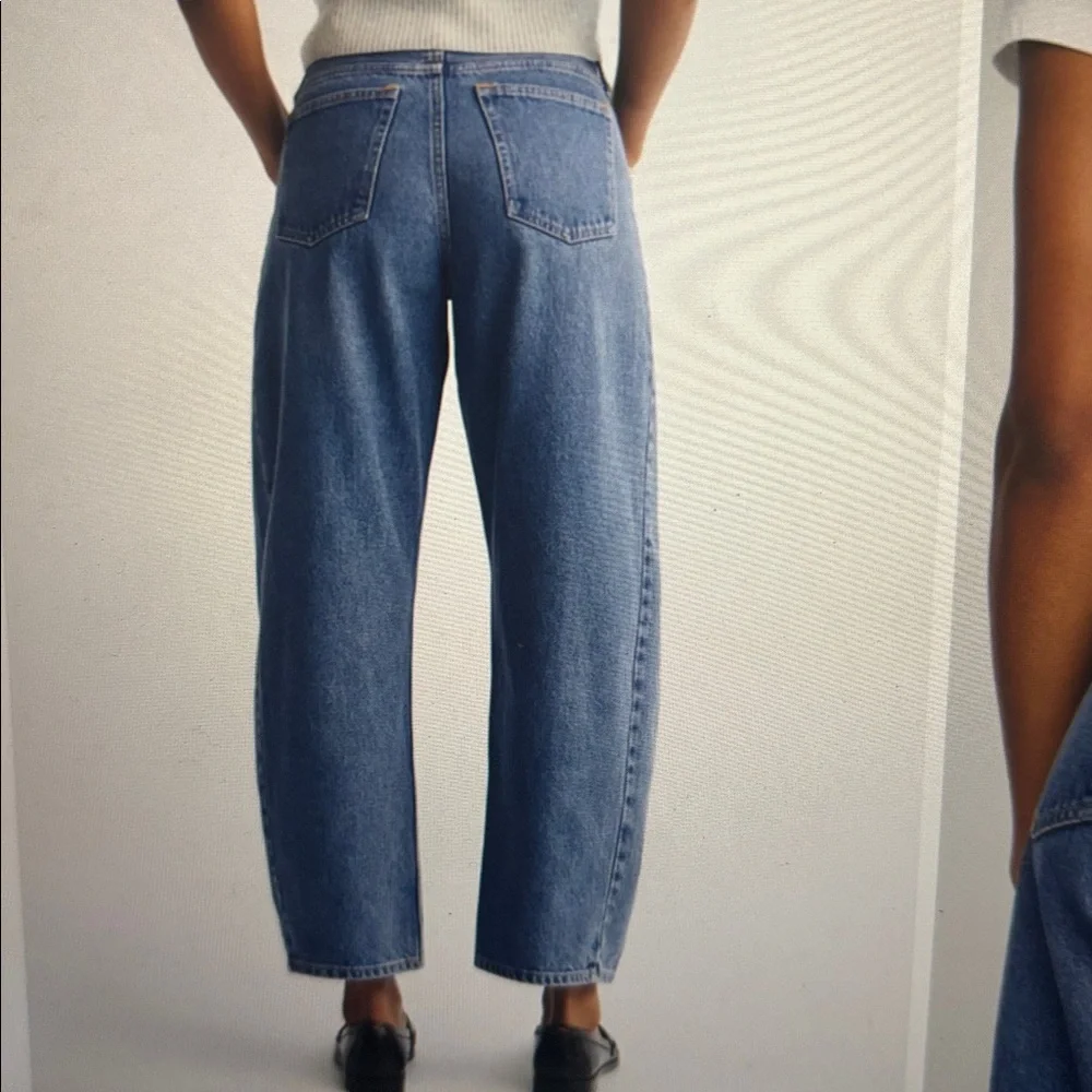 Abercrombie & Fitch Curve love Mid Rise Barrel Jean - Picture 5 of 9